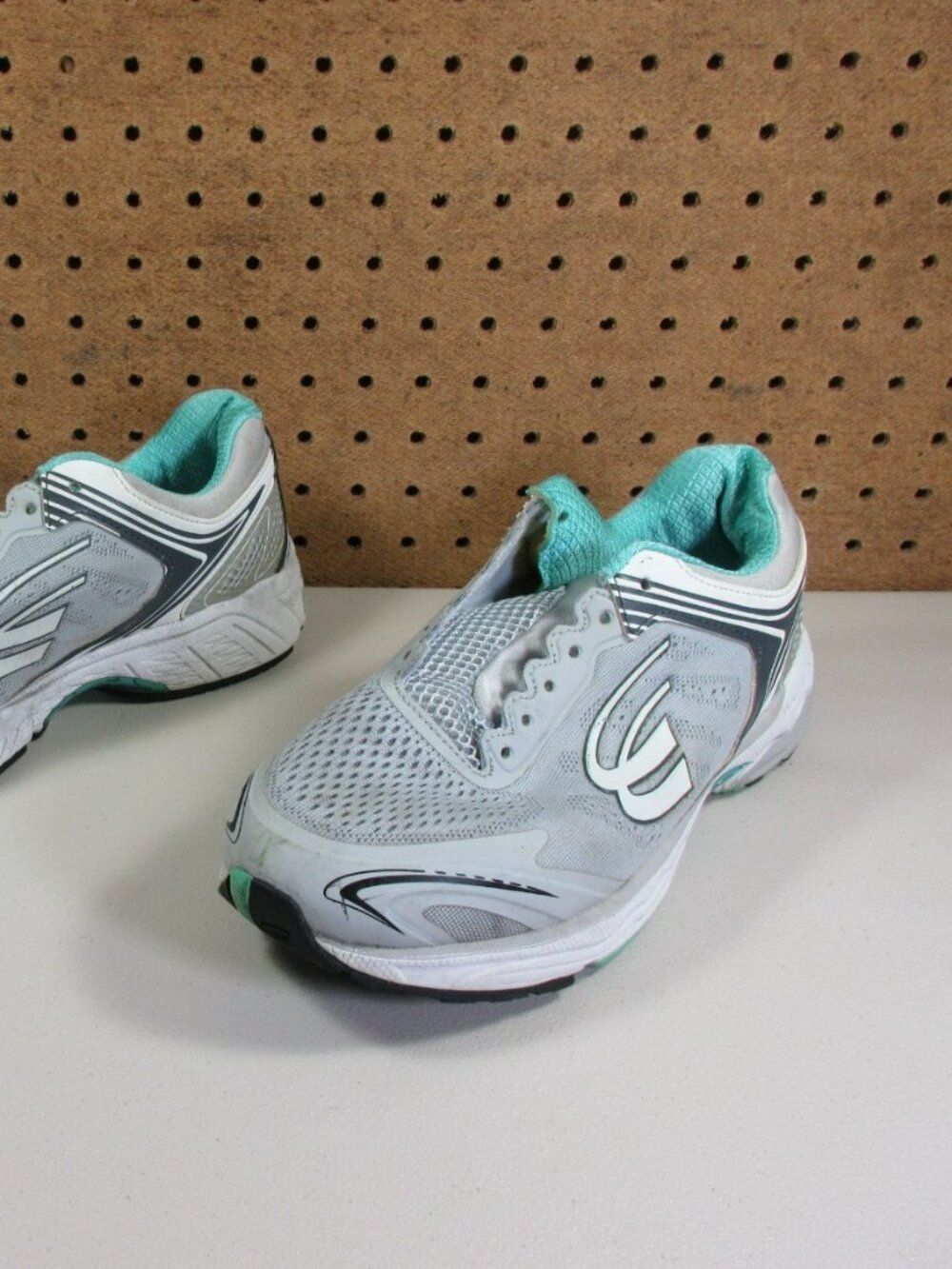 GDefy womens gray an seafoam Spira Aquarius walking shoes 8.5 D